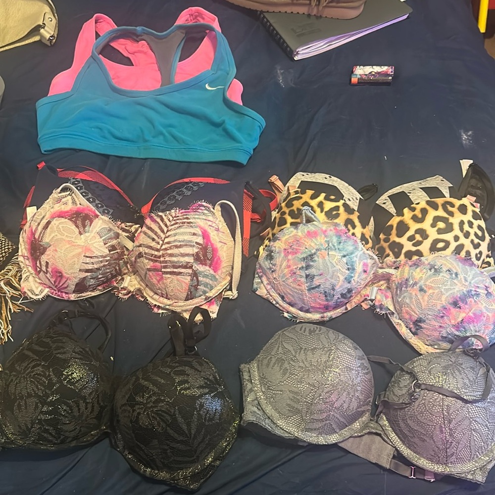 32 c VICTORIA SECRET bra + two sports bras ⚠️read description ⚠️